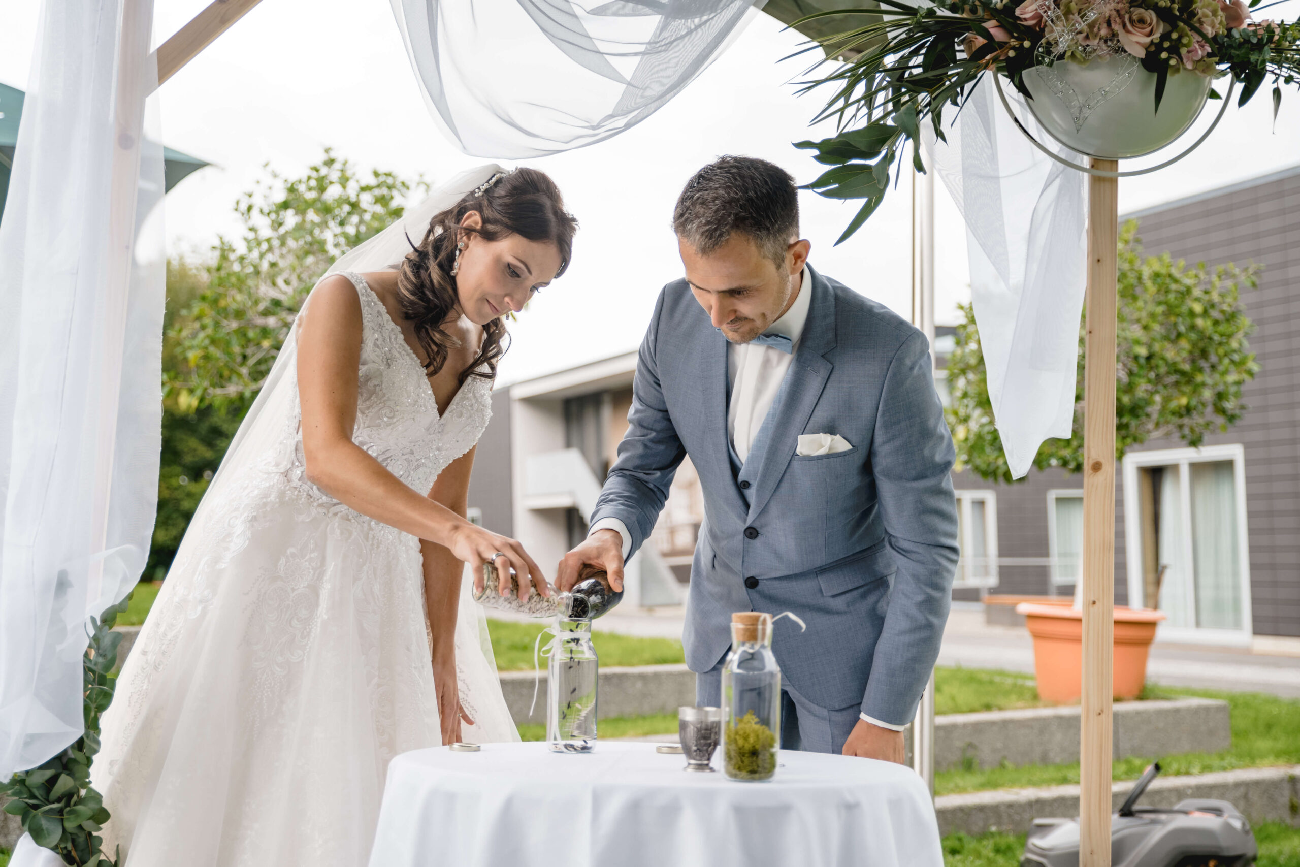 Braut und Bräutigam beim Fotoshooting in Sachsen