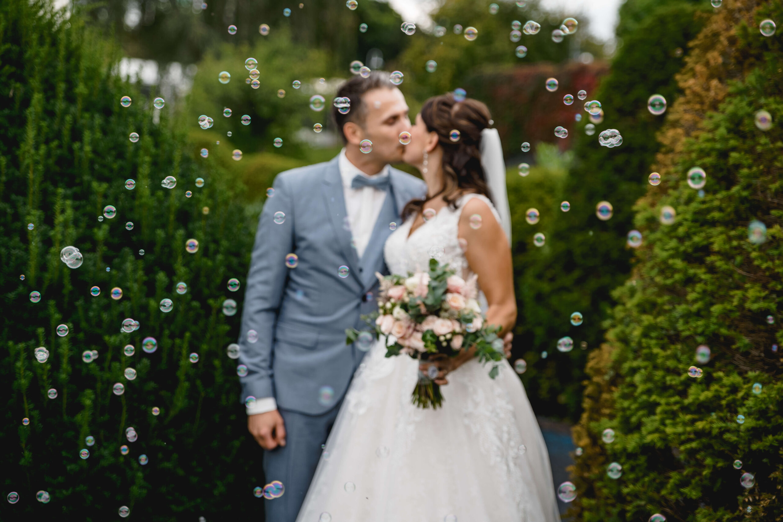 Romantisches Paarshooting nach der Hochzeit in Lichtenwalde