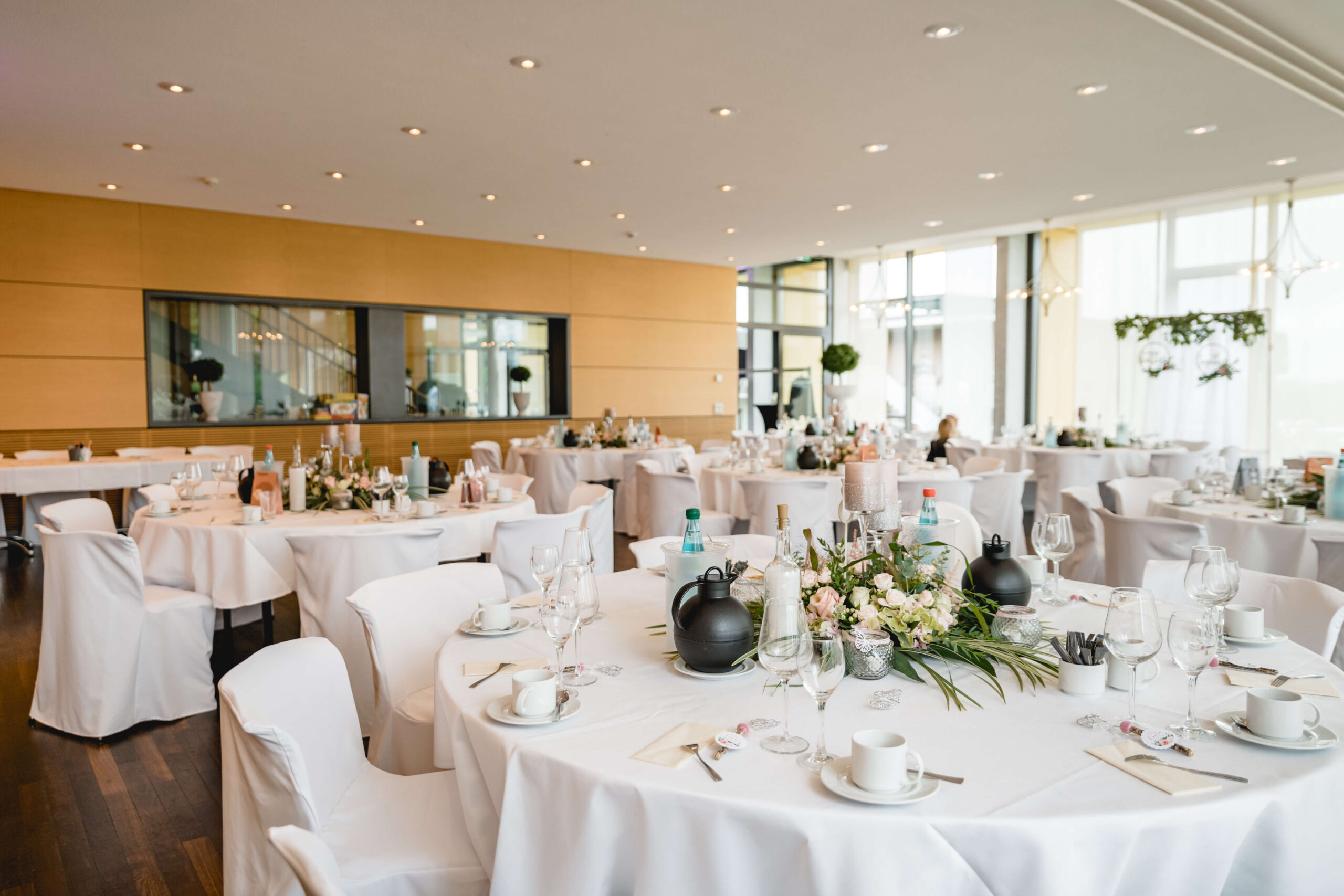 Familienfoto zur Hochzeit im Hotel Schlosspark Lichtenwalde